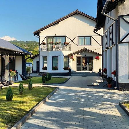 Casa Raira Hotel Barcani Exterior foto