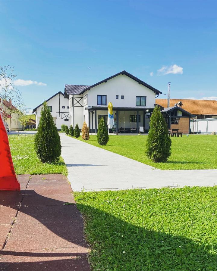 Casa Raira Hotel Barcani Exterior foto